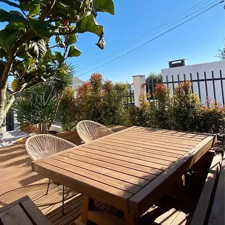 Kodu - Spacious 2 Storey Coastal With Balcony, Sea View, Garden & Bbq *