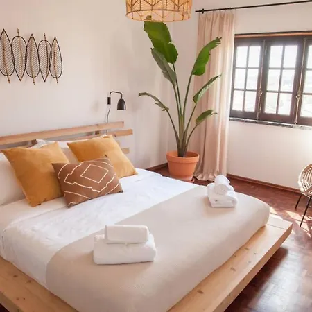 Kodu - Spacious 2 Storey Coastal With Balcony, Sea View, Garden & Bbq *