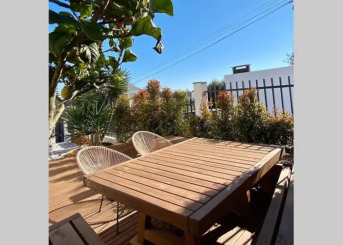 Kodu - Spacious 2 Storey Coastal With Balcony, Sea View, Garden & Bbq *