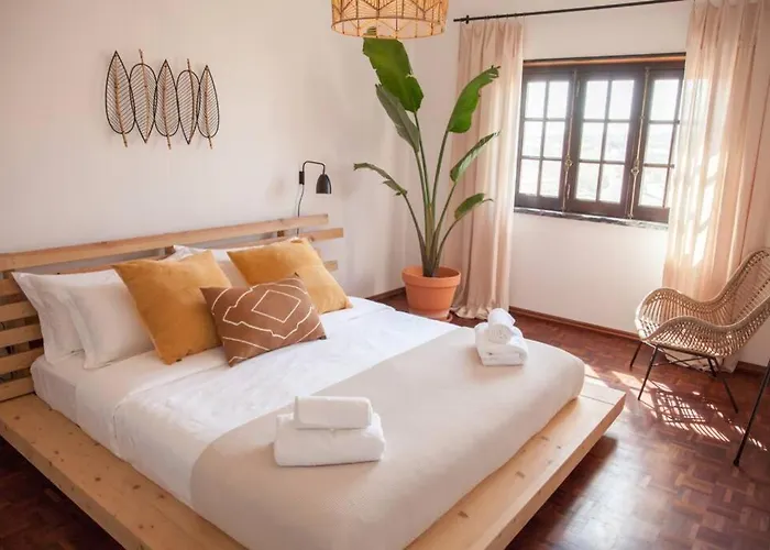 Kodu - Spacious 2 Storey Coastal With Balcony, Sea View, Garden & Bbq *