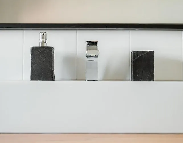 Kodu - Spacious 2 Storey Coastal With Balcony, Sea View, Garden & Bbq *