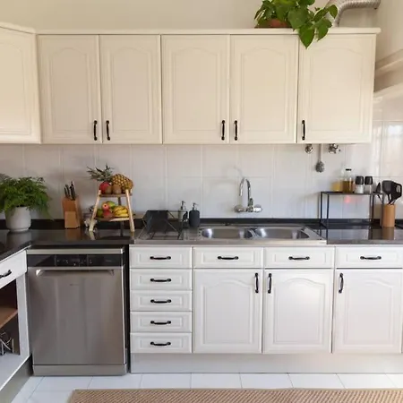 Apartamento Kodu - Spacious 2 Storey Coastal With Balcony, Sea View, Garden & Bbq