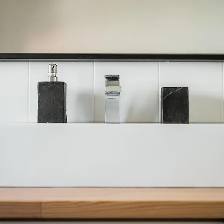 Kodu - Spacious 2 Storey Coastal With Balcony, Sea View, Garden & Bbq *